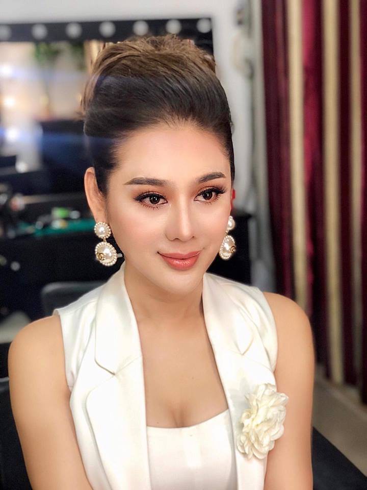 Từng là nữ hoàng chuyển giới, Lâm Khánh Chi lại để lộ nhan sắc xuống cấp rõ rệt khi livestream - Ảnh 2.