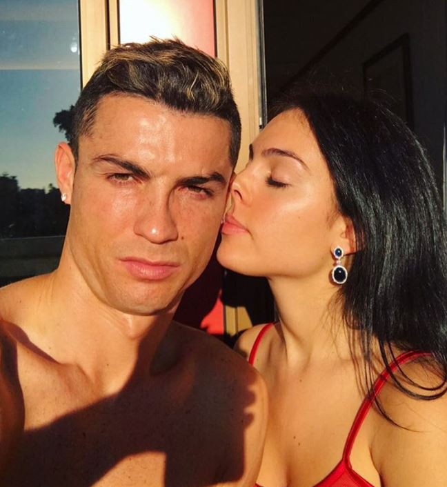 Ronaldo phản ứng đầy tinh tế sau tin đồn còn vương vấn Irina Shayk - Ảnh 1.