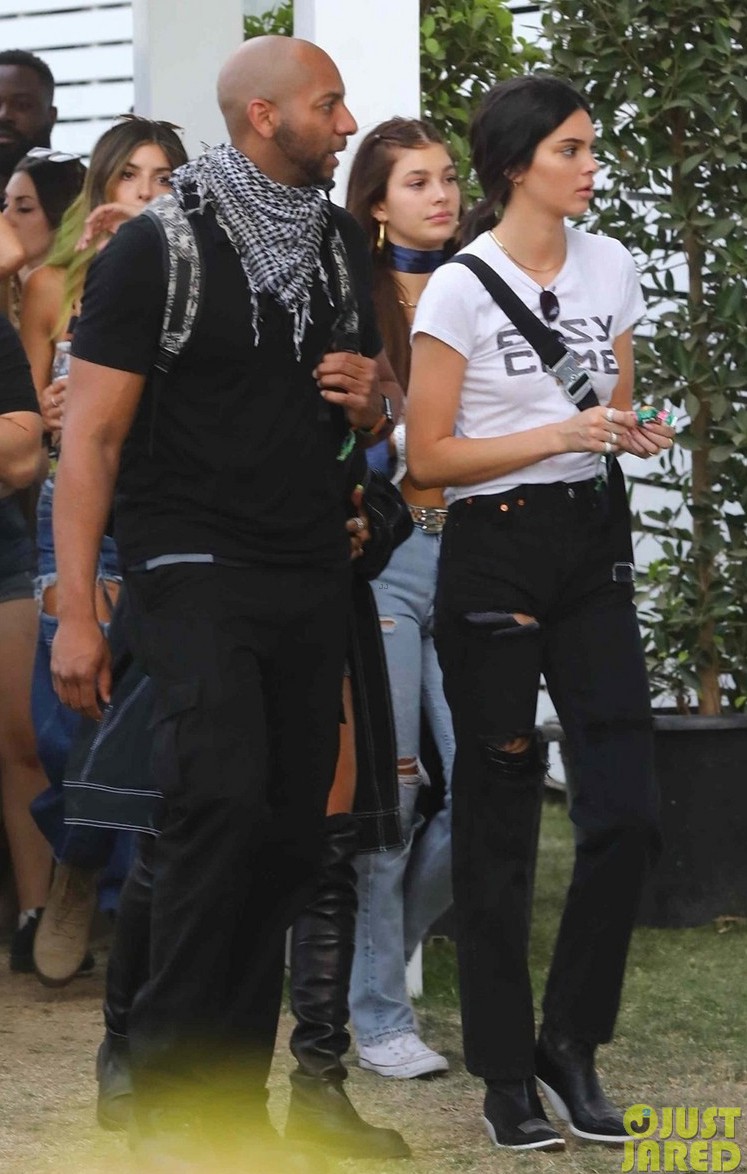 Từ street style của Hà Tăng, Hoàng Thùy Linh đến Huyền My chứng minh: Hè đã đến và Hoa vẫn lại lên - Ảnh 21.