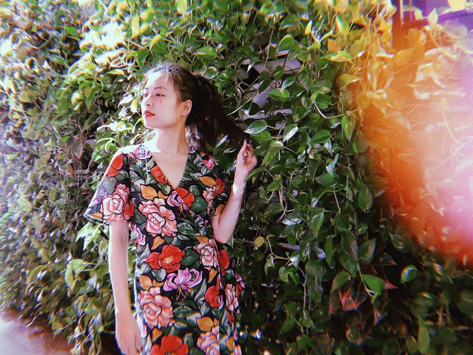 Từ street style của Hà Tăng, Hoàng Thùy Linh đến Huyền My chứng minh: Hè đã đến và Hoa vẫn lại lên - Ảnh 3.