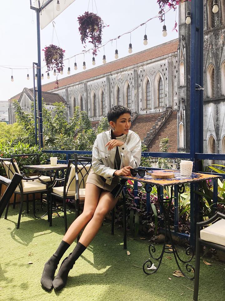 Từ street style của Hà Tăng, Hoàng Thùy Linh đến Huyền My chứng minh: Hè đã đến và Hoa vẫn lại lên - Ảnh 7.