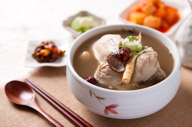 Ngày hè nóng nực nhưng người Hàn Quốc vẫn chuộng món ăn nóng hổi này bởi lý do ít ai đoán được - Ảnh 1.