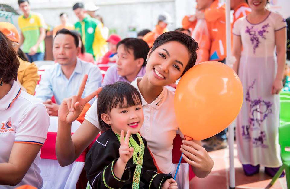 Hoa hậu Hoàn vũ HHen Niê bất ngờ phải nhập viện vì ngộ độc thực phẩm - Ảnh 3. Hoa hậu Hoàn vũ HHen Niê bất ngờ phải nhập viện vì ngộ độc thực phẩm - Ảnh 3.