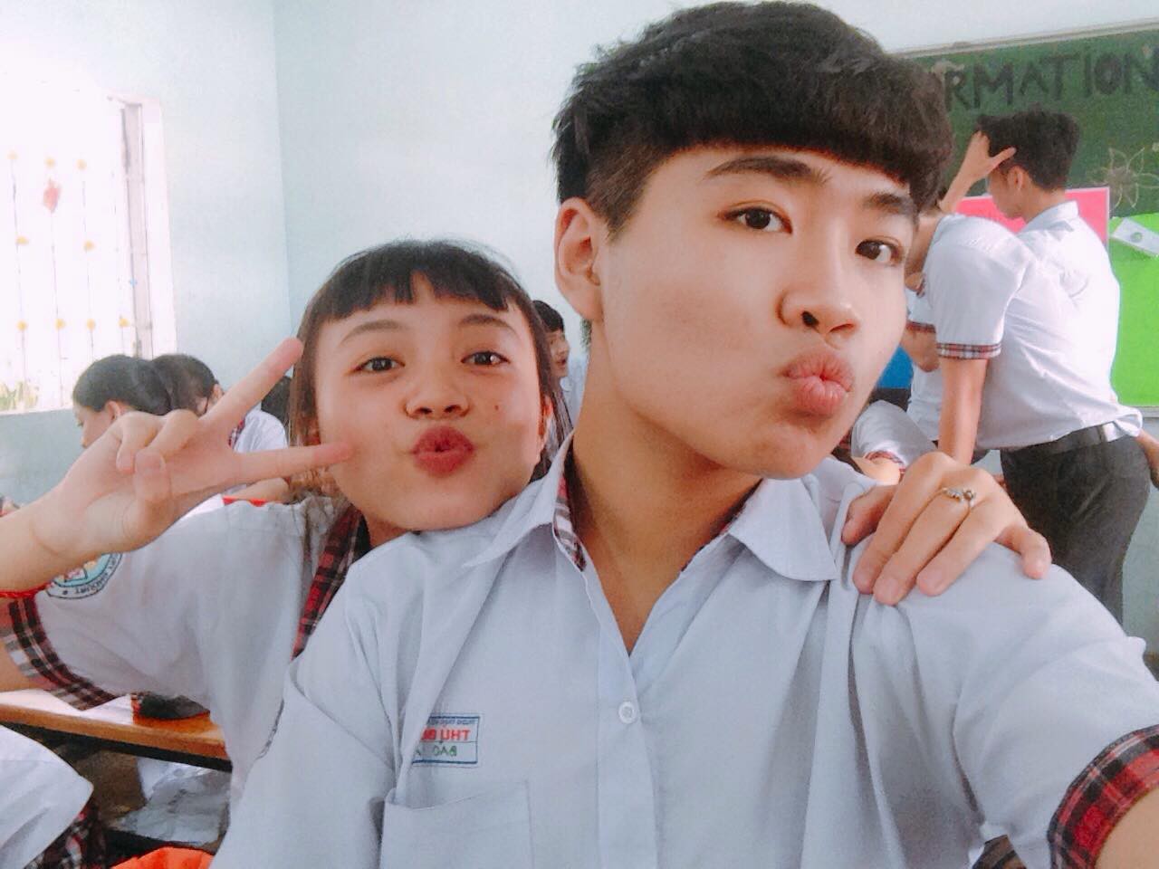 Tin tưởng nhờ bạn thân cắt tóc mái, nữ sinh không ngờ bị hại thê thảm tưởng như mất nửa bầu trời - Ảnh 4. Tin tưởng nhờ bạn thân cắt tóc mái, nữ sinh không ngờ bị hại thê thảm tưởng như mất nửa bầu trời - Ảnh 4.