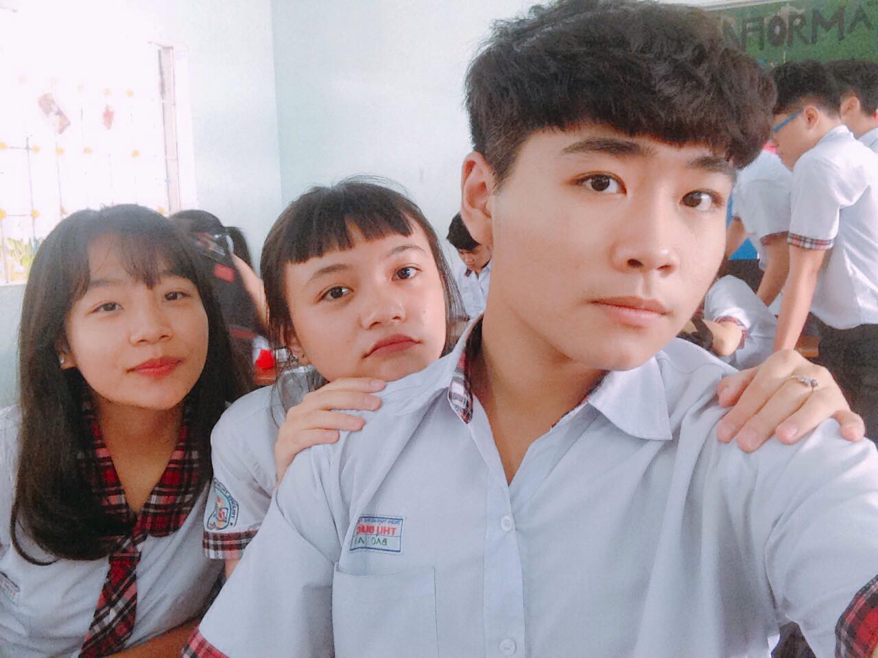 Tin tưởng nhờ bạn thân cắt tóc mái, nữ sinh không ngờ bị hại thê thảm tưởng như mất nửa bầu trời - Ảnh 3. Tin tưởng nhờ bạn thân cắt tóc mái, nữ sinh không ngờ bị hại thê thảm tưởng như mất nửa bầu trời - Ảnh 3.