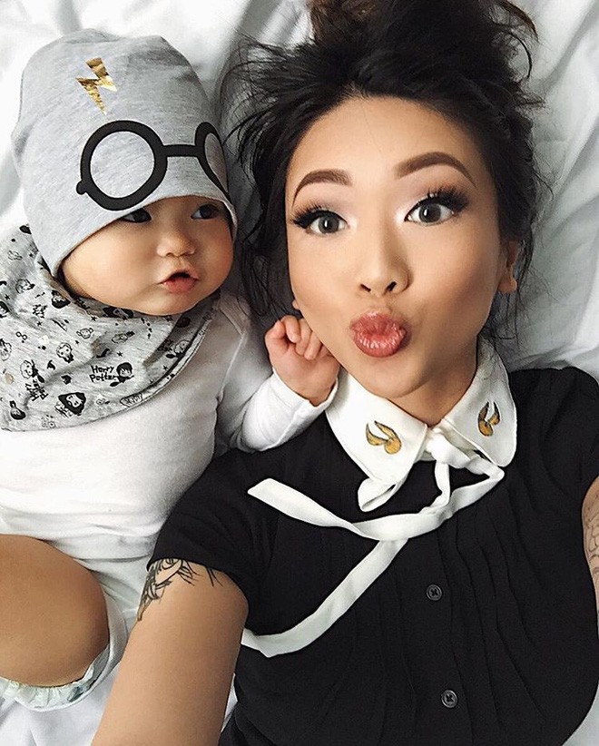 Cặp mẹ con xinh đẹp ngất ng&acirc;y, chỉ nằm cạnh nhau chụp ảnh cũng nổi tiếng khắp mạng x&atilde; hội - Ảnh 3.