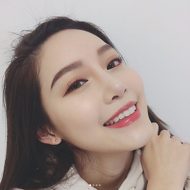 Nhắm mắt để chuốt mi, h&oacute;a ra đ&acirc;y l&agrave; c&aacute;ch gi&uacute;p mi vừa cong vừa d&agrave;y - Ảnh 6.