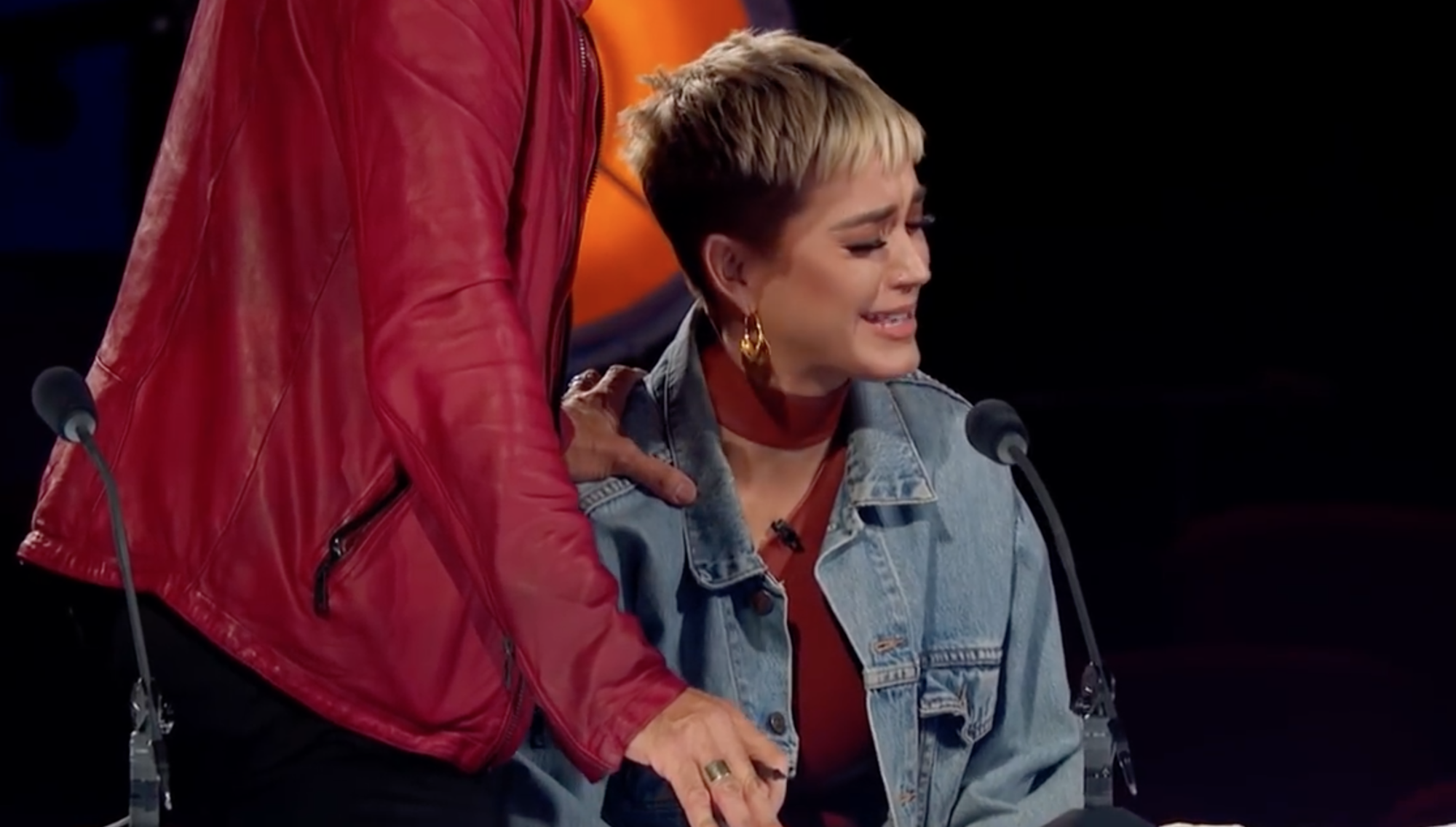 Lầy như Katy Perry, làm giám khảo nhưng sẵn sàng khóc bù lu bù loa khi bị hot boy lơ đẹp - Ảnh 8. Lầy như Katy Perry, làm giám khảo nhưng sẵn sàng khóc bù lu bù loa khi bị hot boy lơ đẹp - Ảnh 8.