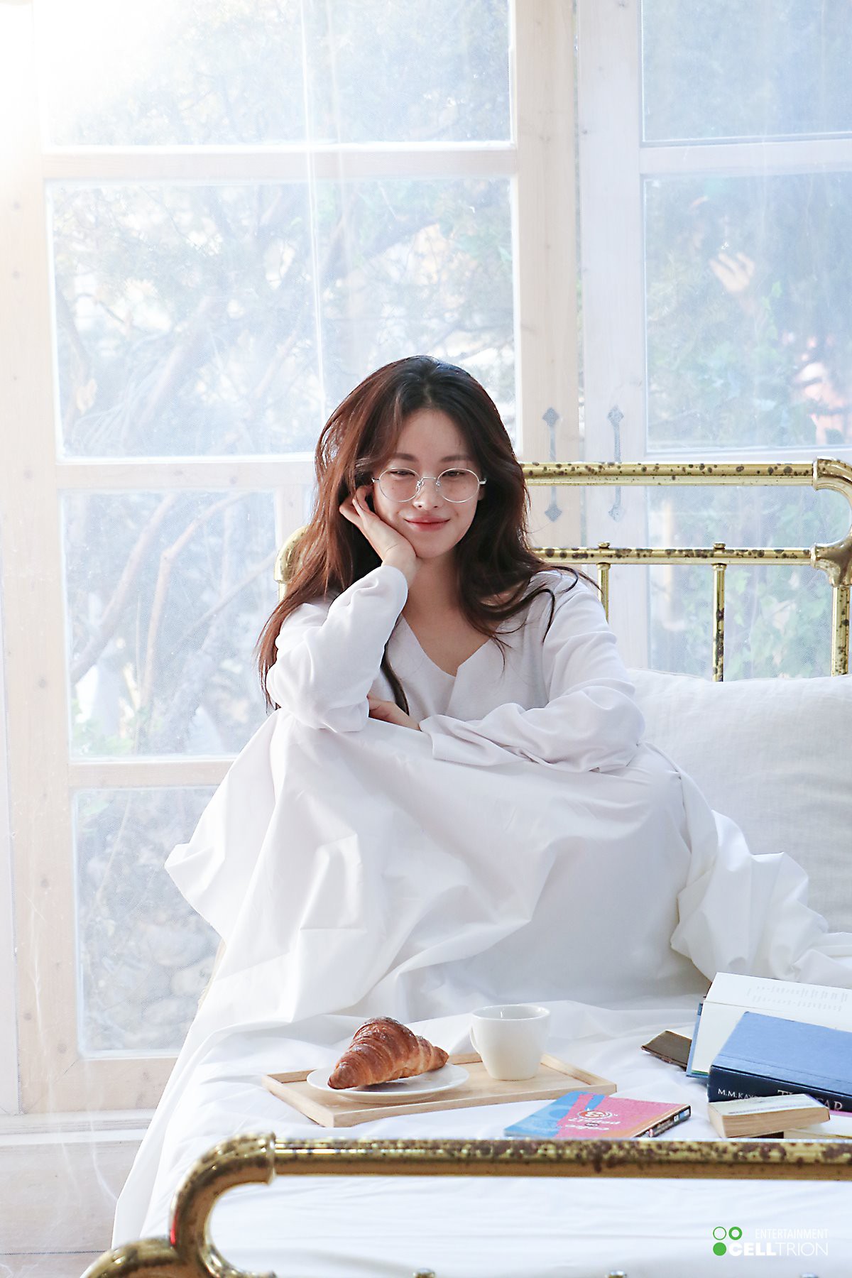 Bạn gái Kim Bum lần đầu lộ diện sau tin hẹn hò: Nhan sắc không đùa được đâu trong loạt ảnh hậu trường - Ảnh 11. Bạn gái Kim Bum lần đầu lộ diện sau tin hẹn hò: Nhan sắc không đùa được đâu trong loạt ảnh hậu trường - Ảnh 11.