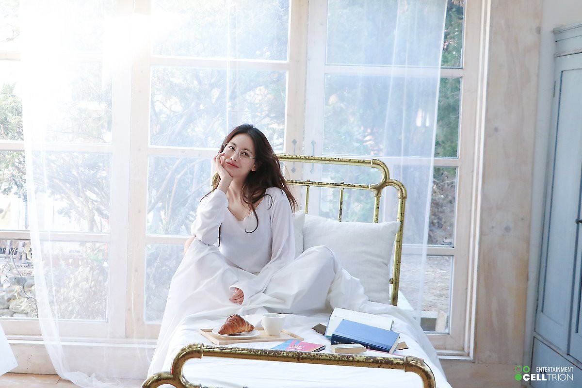 Bạn gái Kim Bum lần đầu lộ diện sau tin hẹn hò: Nhan sắc không đùa được đâu trong loạt ảnh hậu trường - Ảnh 8. Bạn gái Kim Bum lần đầu lộ diện sau tin hẹn hò: Nhan sắc không đùa được đâu trong loạt ảnh hậu trường - Ảnh 8.