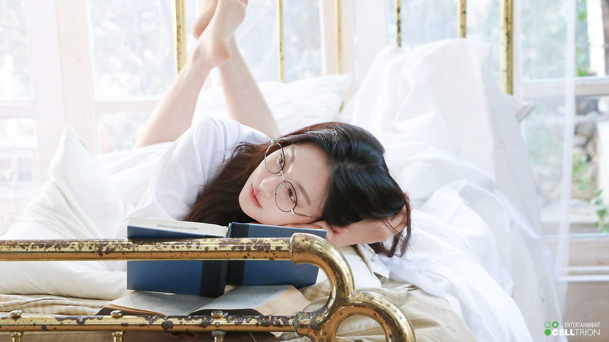 Bạn gái Kim Bum lần đầu lộ diện sau tin hẹn hò: Nhan sắc không đùa được đâu trong loạt ảnh hậu trường - Ảnh 9. Bạn gái Kim Bum lần đầu lộ diện sau tin hẹn hò: Nhan sắc không đùa được đâu trong loạt ảnh hậu trường - Ảnh 9.