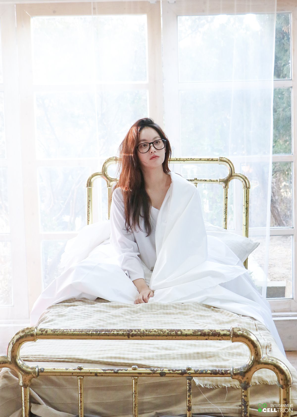 Bạn gái Kim Bum lần đầu lộ diện sau tin hẹn hò: Nhan sắc không đùa được đâu trong loạt ảnh hậu trường - Ảnh 10. Bạn gái Kim Bum lần đầu lộ diện sau tin hẹn hò: Nhan sắc không đùa được đâu trong loạt ảnh hậu trường - Ảnh 10.