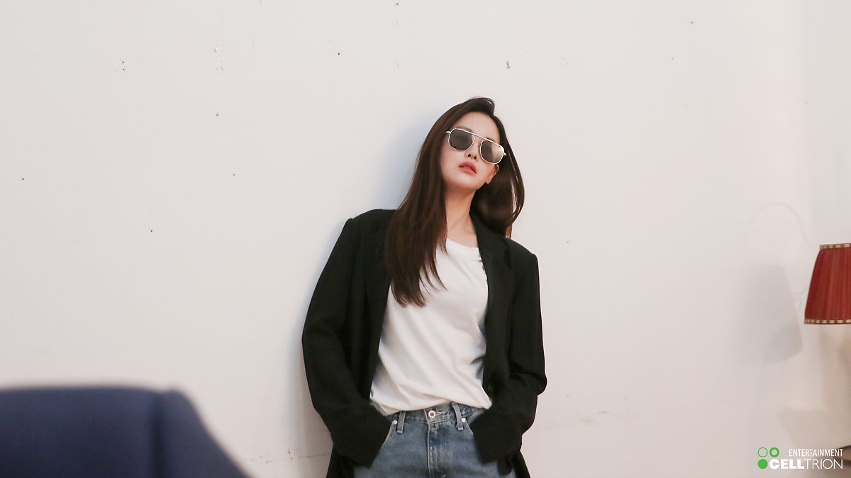 Bạn gái Kim Bum lần đầu lộ diện sau tin hẹn hò: Nhan sắc không đùa được đâu trong loạt ảnh hậu trường - Ảnh 18. Bạn gái Kim Bum lần đầu lộ diện sau tin hẹn hò: Nhan sắc không đùa được đâu trong loạt ảnh hậu trường - Ảnh 18.