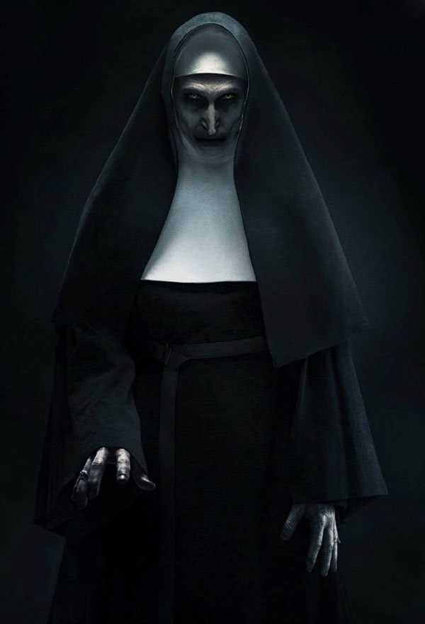 Khiếp hãi với ảnh thẻ xấu phát hờn của ma sơ Valak trong ngoại truyện The Nun - Ảnh 1.