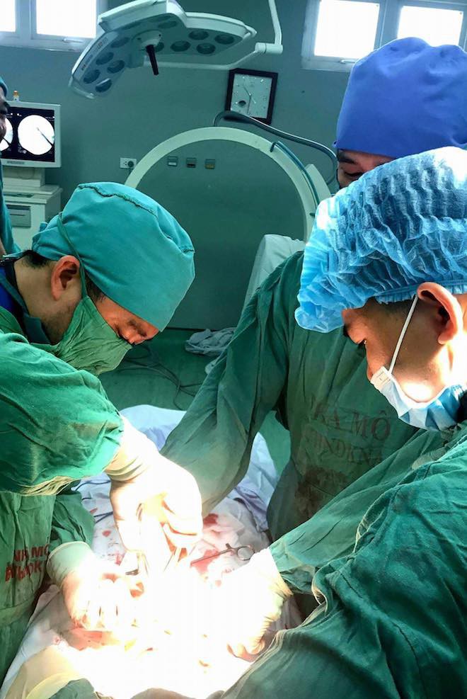 Lưỡi dao bị bỏ qu&ecirc;n trong lưng chiến sỹ c&ocirc;ng an suốt 11 năm - Ảnh 2.