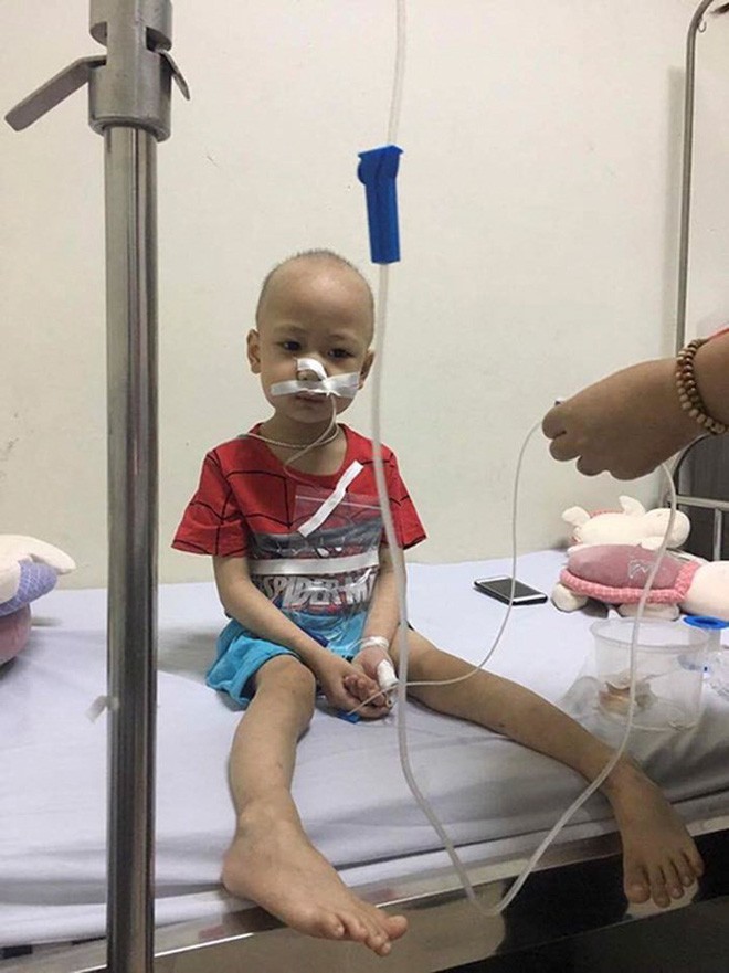 Quang Minh, em bé 4 tuổi chiến đấu với bệnh ung thư máu bằng tất cả niềm lạc quan đã ra đi mãi mãi - Ảnh 3.