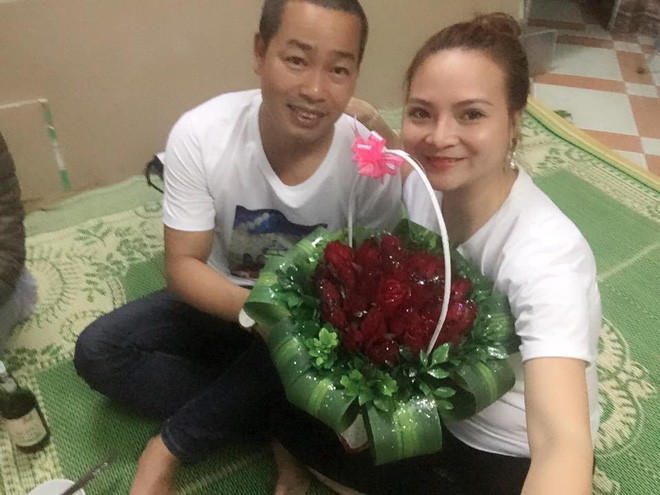 Bức ảnh chiếc bạt cưới hẩm hiu giăng chuồng bồ c&acirc;u g&acirc;y x&ocirc;n xao MXH, c&acirc;u chuyện ph&iacute;a sau đ&oacute; thật bất ngờ - Ảnh 5.