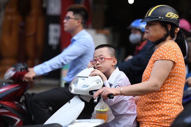 Chặn 1 chiều trên đường Cát Linh, nhiều người bỡ ngỡ, giao thông ùn tắc giờ cao điểm - Ảnh 11.