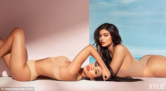 Gái một con trông mòn con mắt, Kylie Jenner đã làm mẹ mà vẫn bốc lửa đến ngỡ ngàng - Ảnh 9.