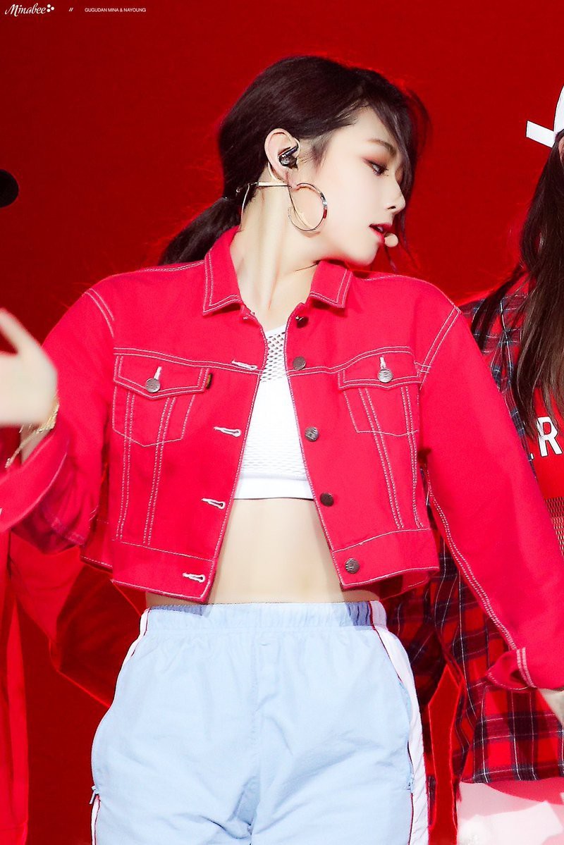 Từng gây sốc với màn giảm cân, mỹ nhân Kpop lại được chú ý vì lộ múi bụng siêu săn chắc, nhưng có gì đó sai sai? - Ảnh 4.