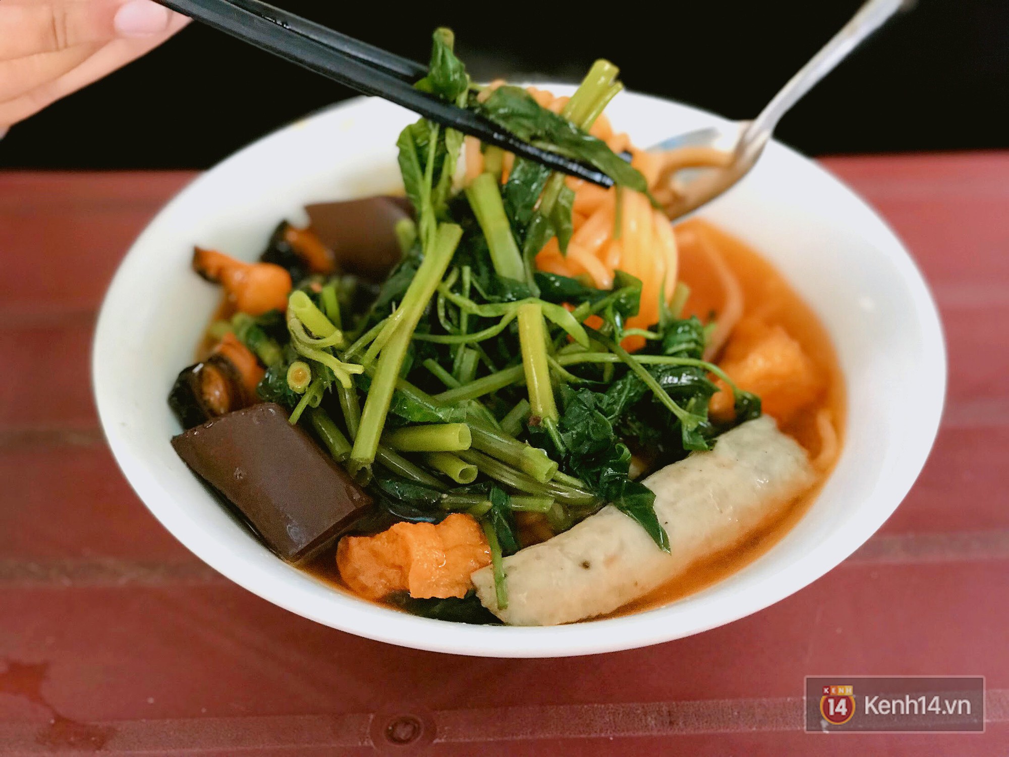 Ăn mãi không sợ hết tiền ở khu ăn vặt giá rẻ Xóm Chiếu - Sài Gòn - Ảnh 7. Ăn mãi không sợ hết tiền ở khu ăn vặt giá rẻ Xóm Chiếu - Sài Gòn - Ảnh 7.