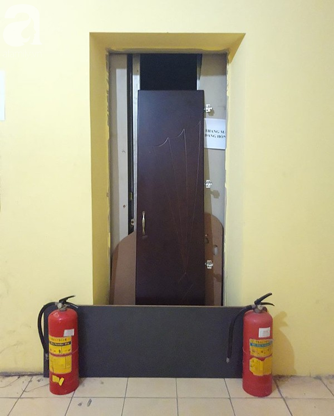 H&agrave; Nội: Thang m&aacute;y gặp sự cố, nhiều người hoảng loạn gọi trợ gi&uacute;p - Ảnh 3.