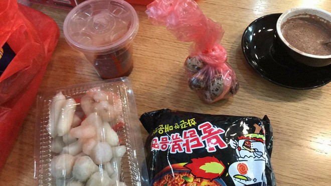 Chiếc nem chua có tâm của người bán hàng khiến khách chỉ biết than: Ức quá - Ảnh 7. Chiếc nem chua có tâm của người bán hàng khiến khách chỉ biết than: Ức quá - Ảnh 7.