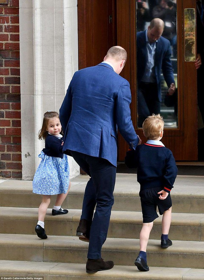 Đây là câu trả lời của Hoàng tử William khi được hỏi về tên của con thứ 3 và bí mật phía sau vẻ rạng rỡ của Công nương Kate ngay sau khi sinh - Ảnh 8.