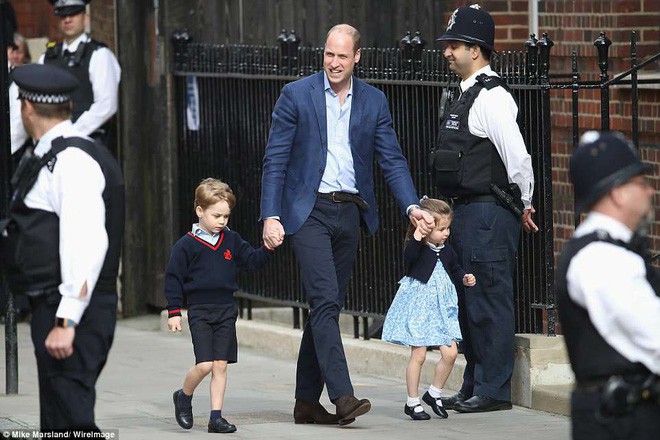 Đây là câu trả lời của Hoàng tử William khi được hỏi về tên của con thứ 3 và bí mật phía sau vẻ rạng rỡ của Công nương Kate ngay sau khi sinh - Ảnh 9.