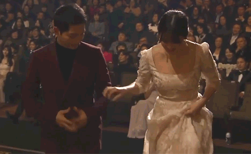 Đâu cần Son Ye Jin và Jung Hae In thành đôi, Kbiz không thiếu các phiên bản chị đẹp đời thực đã tìm được cái kết viên mãn - Ảnh 6.