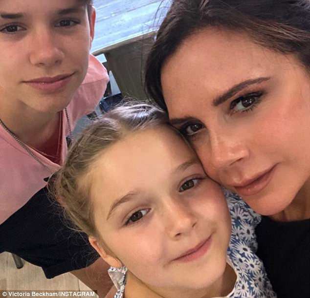 Đúng chất tiểu thư nhà giàu, Harper Beckham làm ai cũng trầm trồ vì cách phát âm đầy quý tộc - Ảnh 3.