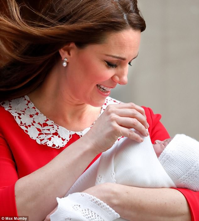 D&ugrave; rất n&oacute;ng l&ograve;ng nhưng tại sao người d&acirc;n Anh vẫn phải chờ đợi để biết t&ecirc;n tiểu ho&agrave;ng tử mới ch&agrave;o đời? - Ảnh 1.