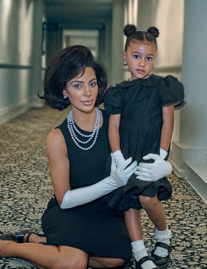 La liệt hàng hiệu xa xỉ, nhưng con gái Kim Kardashian chỉ trung thành với đôi giày phổ thông này - Ảnh 1.
