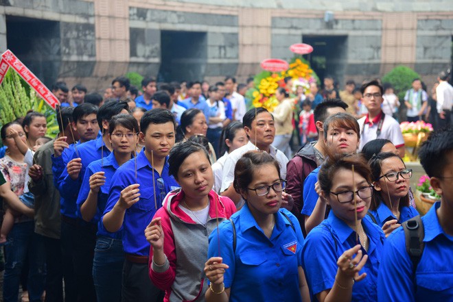  Hàng nghìn người Sài Gòn dâng hương tưởng nhớ vua Hùng - Ảnh 11.