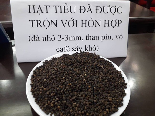 Công an Đắk Nông: Phế phẩm cà phê nhuộm pin con Ó được bán với giá 9.000 đồng/kg - Ảnh 1.