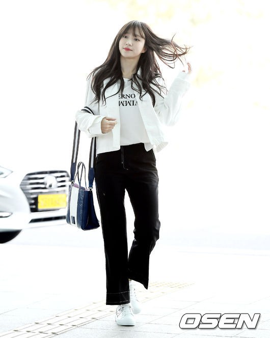 D&agrave;n mỹ nh&acirc;n g&acirc;y sốc với nhan sắc tuột dốc: Krystal th&ocirc; kệch như b&agrave; c&ocirc; đứng tuổi, Hani v&agrave; Naeun lộ mặt đơ cứng - Ảnh 19.