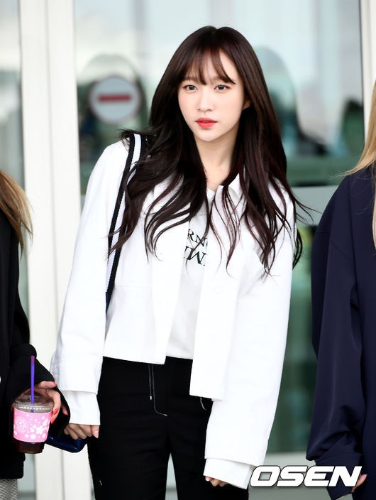 D&agrave;n mỹ nh&acirc;n g&acirc;y sốc với nhan sắc tuột dốc: Krystal th&ocirc; kệch như b&agrave; c&ocirc; đứng tuổi, Hani v&agrave; Naeun lộ mặt đơ cứng - Ảnh 21.