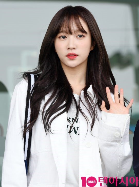 D&agrave;n mỹ nh&acirc;n g&acirc;y sốc với nhan sắc tuột dốc: Krystal th&ocirc; kệch như b&agrave; c&ocirc; đứng tuổi, Hani v&agrave; Naeun lộ mặt đơ cứng - Ảnh 23.