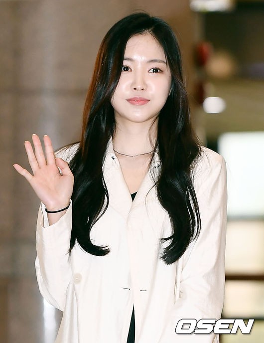 D&agrave;n mỹ nh&acirc;n g&acirc;y sốc với nhan sắc tuột dốc: Krystal th&ocirc; kệch như b&agrave; c&ocirc; đứng tuổi, Hani v&agrave; Naeun lộ mặt đơ cứng - Ảnh 9.