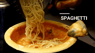 Người Brazil có cả màn múa lửa độc đáo để tạo ra món mì spaghetti - Ảnh 3.