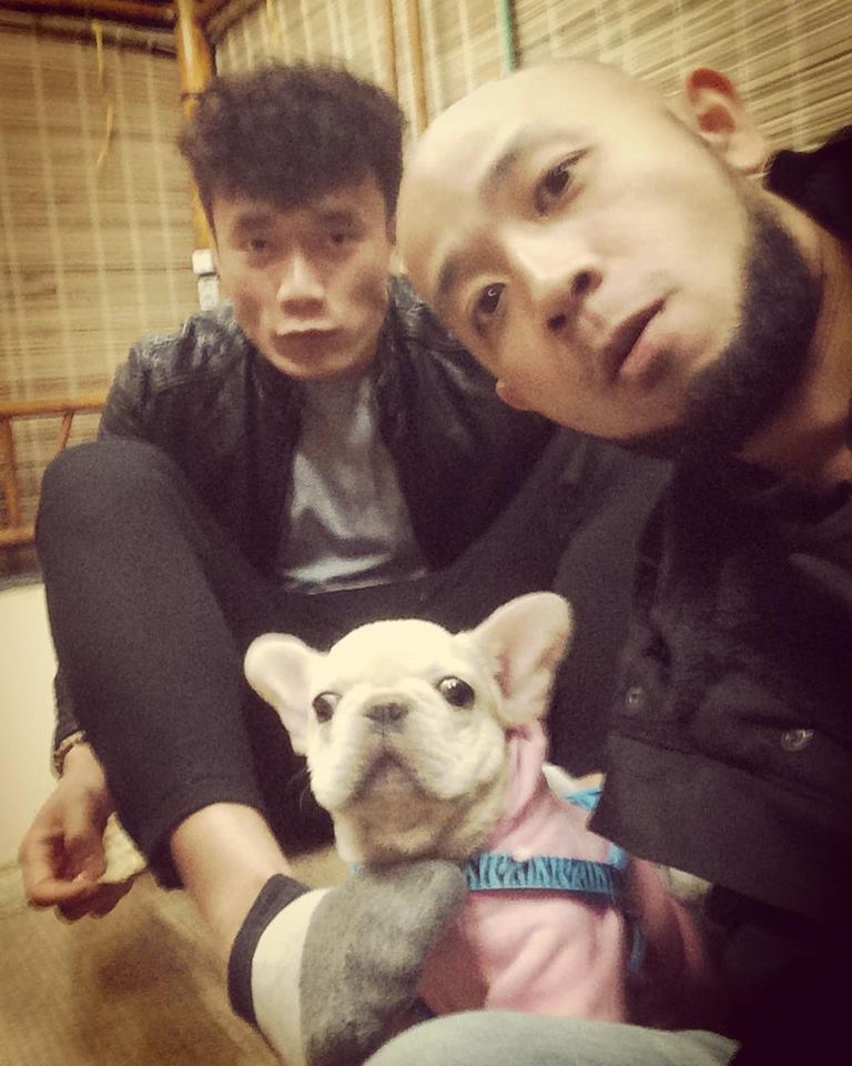 Trên sân cool ngầu bao nhiêu thì khi nuôi chó, Bùi Tiến Dũng lại trông đáng yêu và dịu dàng hết cỡ - Ảnh 11.