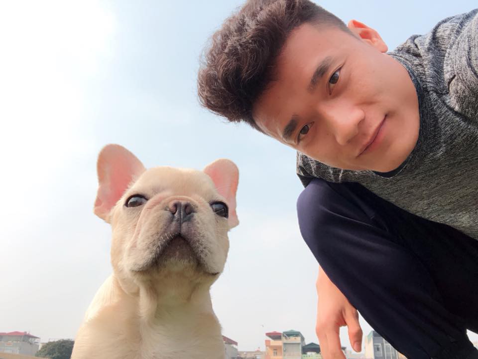 Trên sân cool ngầu bao nhiêu thì khi nuôi chó, Bùi Tiến Dũng lại trông đáng yêu và dịu dàng hết cỡ - Ảnh 5.