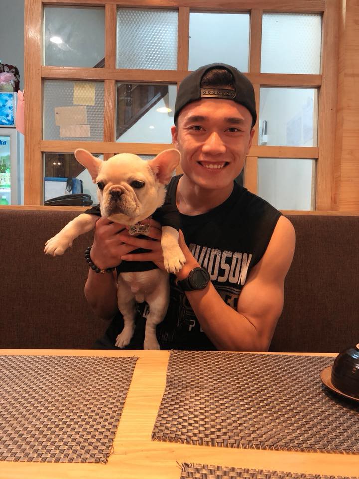 Trên sân cool ngầu bao nhiêu thì khi nuôi chó, Bùi Tiến Dũng lại trông đáng yêu và dịu dàng hết cỡ - Ảnh 7.