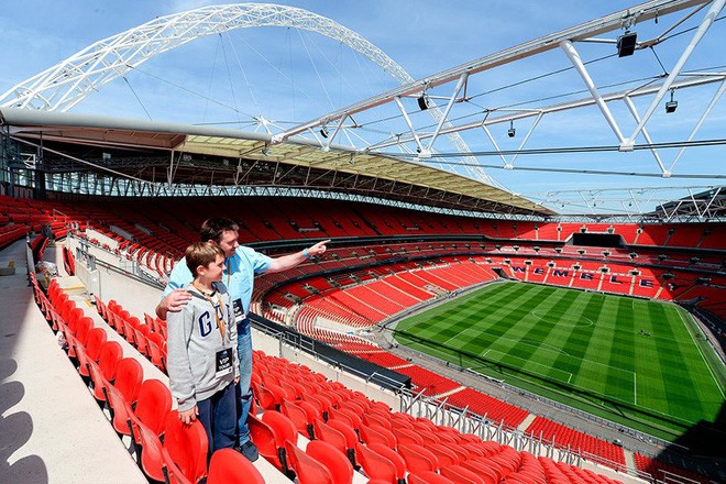  Sốc: FA quyết bán sân Wembley huyền thoại - Ảnh 2.