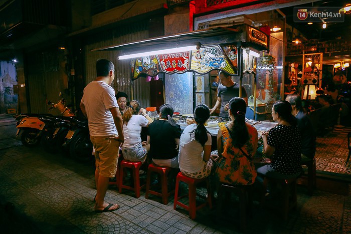 QUÁN CHÈ CỔ NỔI TIẾNG VỚI THỰC ĐƠN ĐA DẠNG CÁC MÓN CHÈ TRUYỀN THỐNG