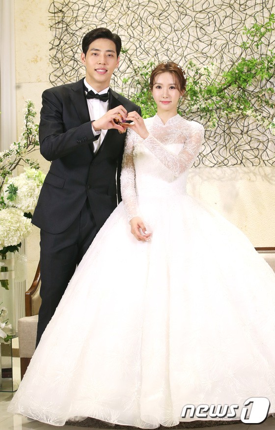 Đám cưới cựu thành viên After School: Bạn gái G-Dragon chiếm hết spotlight nhưng vẫn không đẹp bằng mỹ nhân SISTAR - Ảnh 1.