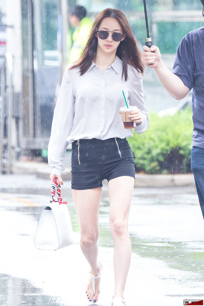 Vừa xinh như búp bê vừa điệu đà là thế, nhưng dàn mỹ nhân Kpop này lại có đặc điểm cơ thể nam tính không ngờ - Ảnh 20.