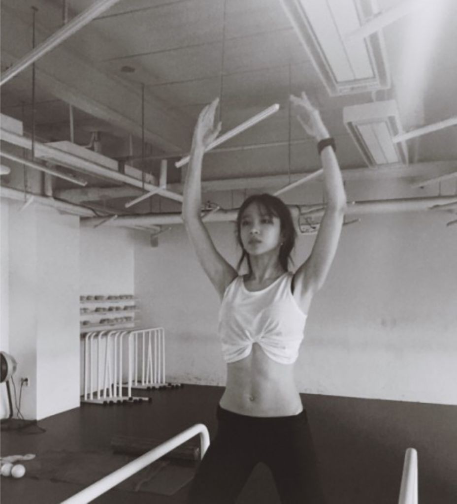 Vừa xinh như búp bê vừa điệu đà là thế, nhưng dàn mỹ nhân Kpop này lại có đặc điểm cơ thể nam tính không ngờ - Ảnh 16.