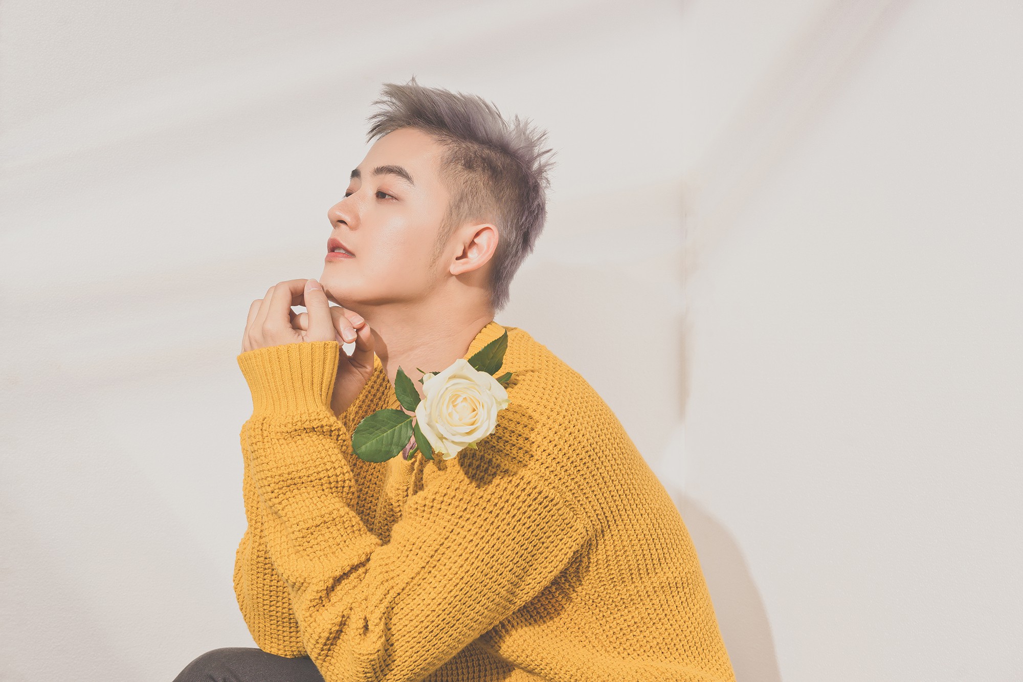 Thanh Duy khóc khi nghe demo ca khúc viết về cảm xúc của những người lạ thân quen - Ảnh 4. Thanh Duy khóc khi nghe demo ca khúc viết về cảm xúc của những người lạ thân quen - Ảnh 4.
