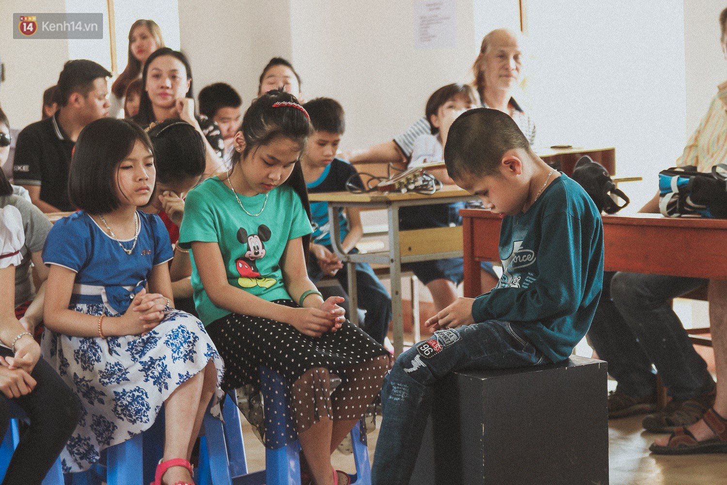 Cuộc gặp gỡ xúc động giữa mẹ bé Hải An và các em nhỏ khiếm thị: Chẳng còn đôi mắt, em nhìn bằng trái tim... - Ảnh 1. Cuộc gặp gỡ xúc động giữa mẹ bé Hải An và các em nhỏ khiếm thị: Chẳng còn đôi mắt, em nhìn bằng trái tim... - Ảnh 1.